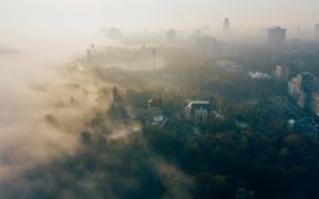 Antysmogowy sukces Tarnowa bez zakazów. Czy Kraków wybrał złą drogę?