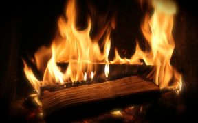 Pierwszy Międzynarodowy Dzień Kominka – niezależność energetyczna i domowe ciepło w czasach niepewności
