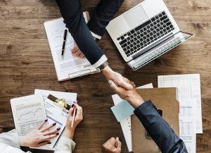 Negocjacje bez planu? To jak granie w ruletkę. Mogą kosztować nawet 60 proc. potencjalnych zysków