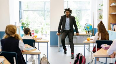 dlaczego-dzieci-ucza-sie-skuteczniej-w-ruchu-co-mowia-badania-i-obserwacje-nauczycieli