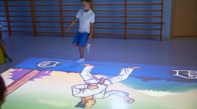 badania-potwierdzaja-polska-interaktywna-podloga-magiczny-dywan-kinebi-skutecznie-wspiera-funkcje-poznawcze-dzieci