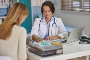 Polki nie mogą dłużej czekać na standardy, które w Europie obowiązują od lat. Diagnostyka najsłabszym ogniwem opieki onkologicznej nad kobietami w Polsce