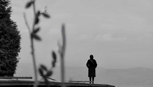 samotnosc-w-tlumie-dlaczego-studenci-czuja-sie-coraz-bardziej-samotni-i-jak-temu-zapobiec