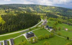 wakacje-2026-polacy-rezerwuja-wczesniej-wyjezdzaja-czesciej-i-stawiaja-na-komfort