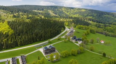 wakacje-2026-polacy-rezerwuja-wczesniej-wyjezdzaja-czesciej-i-stawiaja-na-komfort