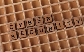 cyberbezpieczenstwo-zaczyna-sie-zanim-powstanie-pierwsza-linia-kodu