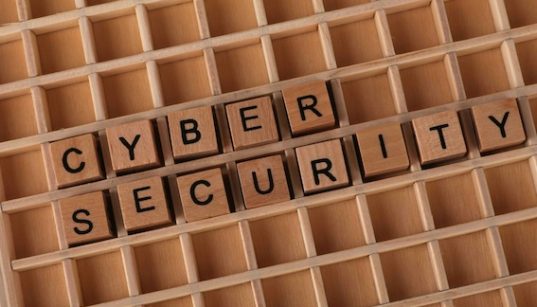 cyberbezpieczenstwo-zaczyna-sie-zanim-powstanie-pierwsza-linia-kodu